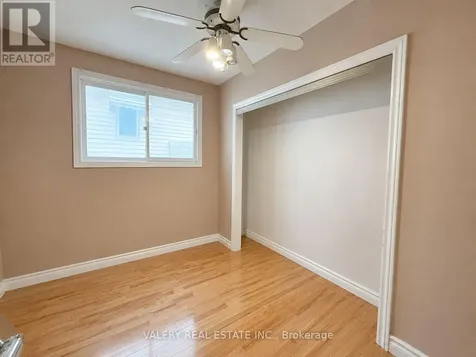 1102 Langlois Ave Avenue Windsor ON N9A 2H5