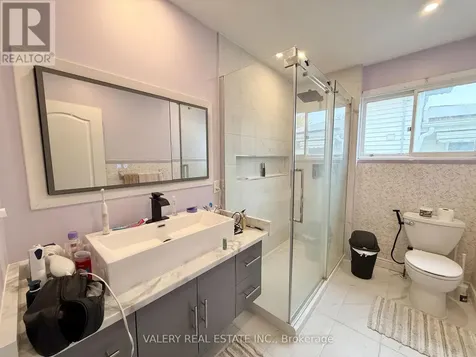 1102 Langlois Ave Avenue Windsor ON N9A 2H5