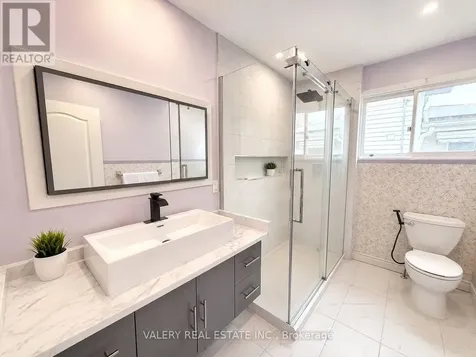 1102 Langlois Ave Avenue Windsor ON N9A 2H5