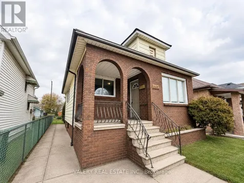 1102 Langlois Ave Avenue Windsor ON N9A 2H5