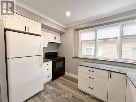 1102 Langlois Ave Avenue Windsor ON N9A 2H5