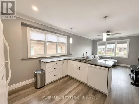 1102 Langlois Ave Avenue Windsor ON N9A 2H5
