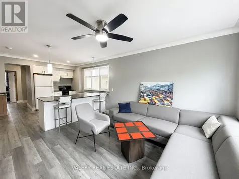 1102 Langlois Ave Avenue Windsor ON N9A 2H5
