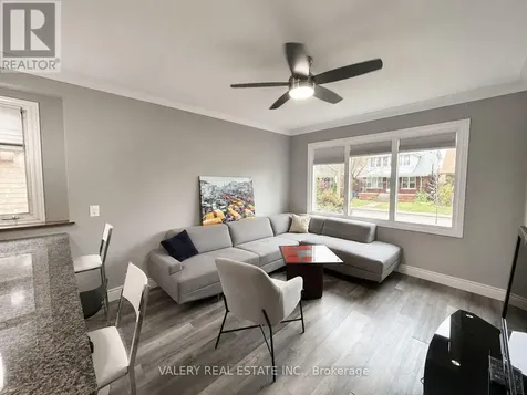 1102 Langlois Ave Avenue Windsor ON N9A 2H5