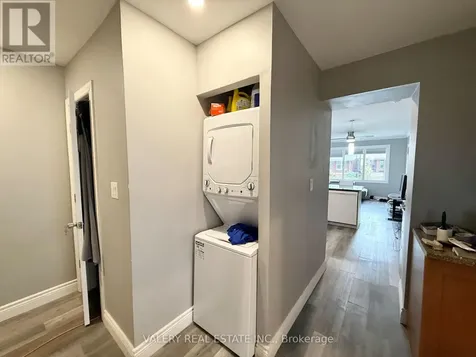 1102 Langlois Ave Avenue Windsor ON N9A 2H5