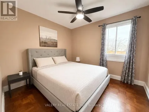 1102 Langlois Ave Avenue Windsor ON N9A 2H5