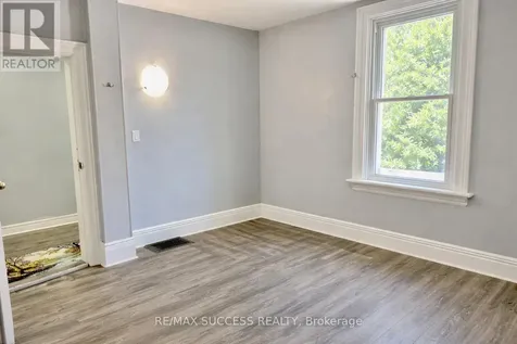 44 Albion Street Brantford ON N3T 3M3