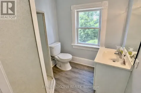 44 Albion Street Brantford ON N3T 3M3