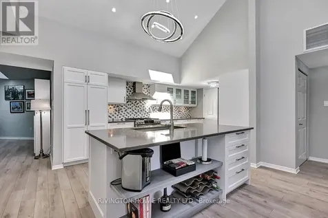 36 Robson Court Ottawa ON K2K 2W1