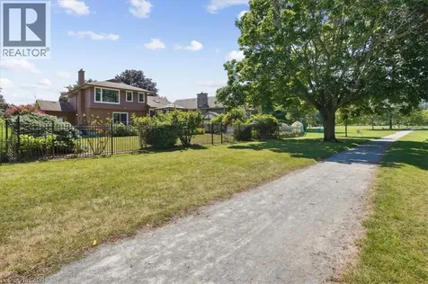 93 Westgate Park Drive St. Catharines ON L2N 5X1