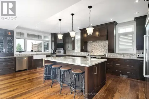 156 Bartlett Boulevard Collingwood ON L9Y 5C9