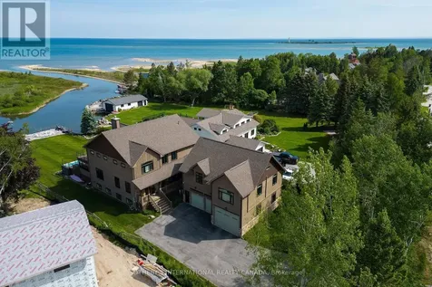 156 Bartlett Boulevard Collingwood ON L9Y 5C9