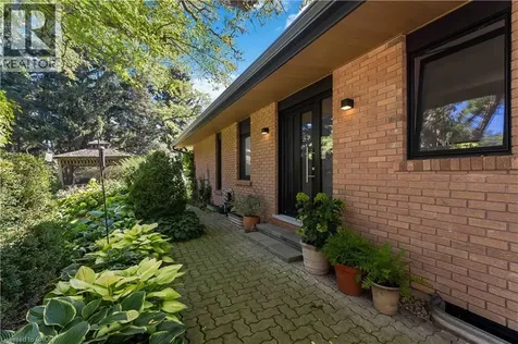 154 Middletown Road Dundas ON L9H 5E1
