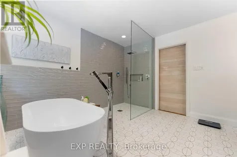 5759 Queenscourt Crescent Ottawa ON K4M 1K3