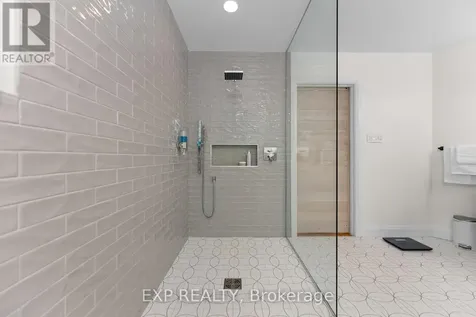 5759 Queenscourt Crescent Ottawa ON K4M 1K3