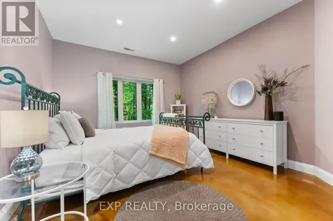 5759 Queenscourt Crescent Ottawa ON K4M 1K3
