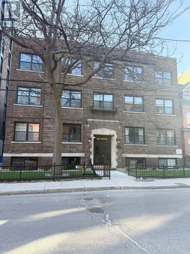 325 Cooper Street Ottawa ON K2P 0G5