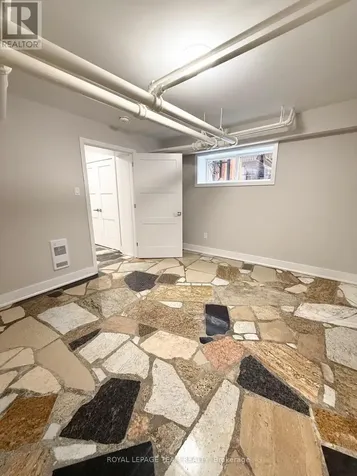 325 Cooper Street Ottawa ON K2P 0G5