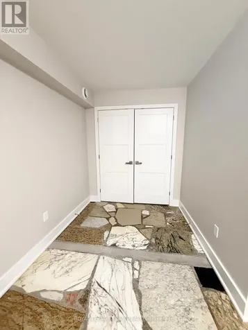 325 Cooper Street Ottawa ON K2P 0G5