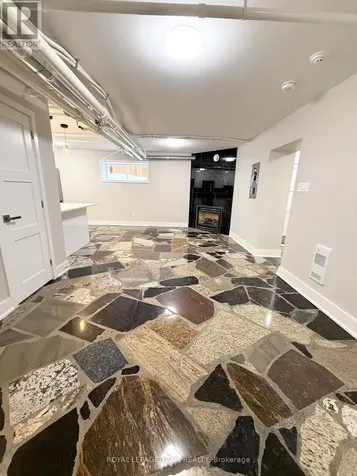 325 Cooper Street Ottawa ON K2P 0G5