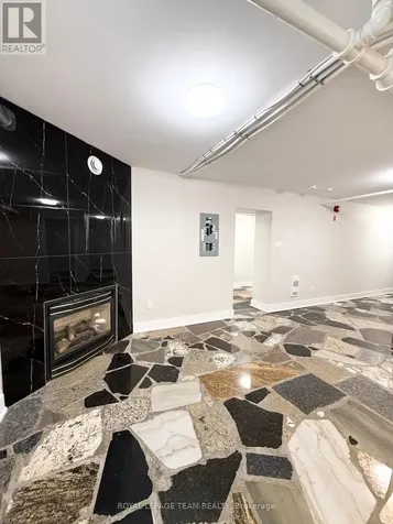 325 Cooper Street Ottawa ON K2P 0G5