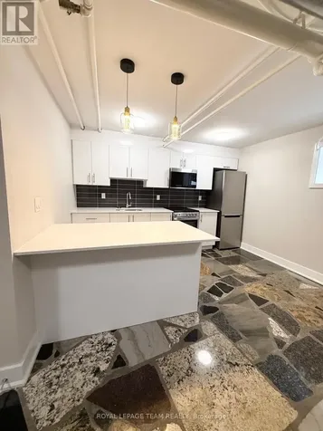325 Cooper Street Ottawa ON K2P 0G5