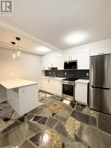 325 Cooper Street Ottawa ON K2P 0G5