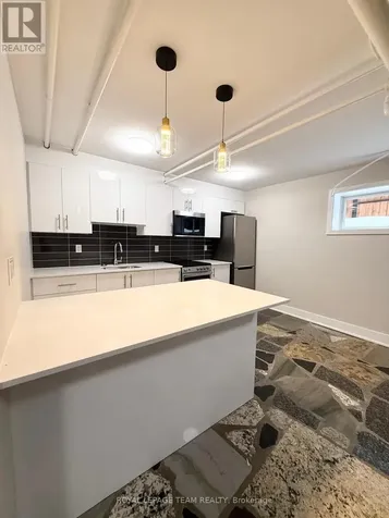 325 Cooper Street Ottawa ON K2P 0G5