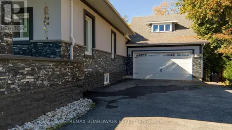 27 Allan Street Carleton Place ON K7C 1T1