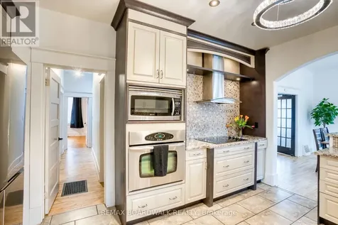 27 Allan Street Carleton Place ON K7C 1T1