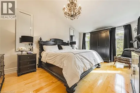 712 Highvalley Road Ancaster ON L9R 4E9