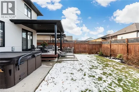 14 Willowbrook Drive Welland ON L3C 0G1