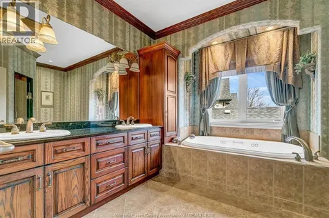 1585 Stoneybrook Crescent Windsor ON N9G 2Z4