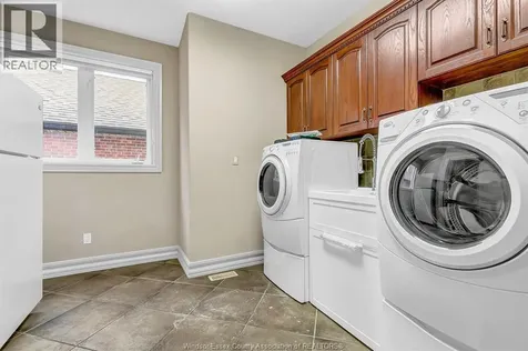 1585 Stoneybrook Crescent Windsor ON N9G 2Z4