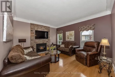 644 Valin Street Ottawa ON K4A 3S9