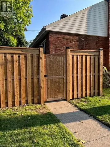 1 Bryant Court Hamilton ON L8K 4A9