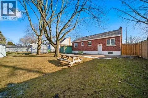 1 Bryant Court Hamilton ON L8K 4A9