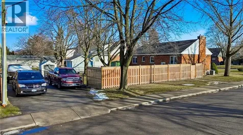 1 Bryant Court Hamilton ON L8K 4A9