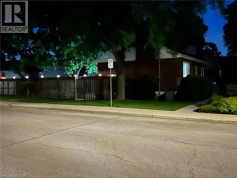 1 Bryant Court Hamilton ON L8K 4A9