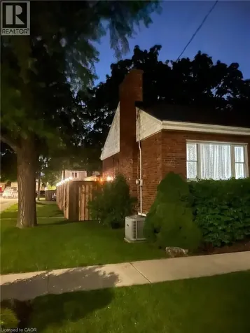1 Bryant Court Hamilton ON L8K 4A9