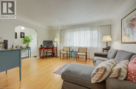 1 Bryant Court Hamilton ON L8K 4A9