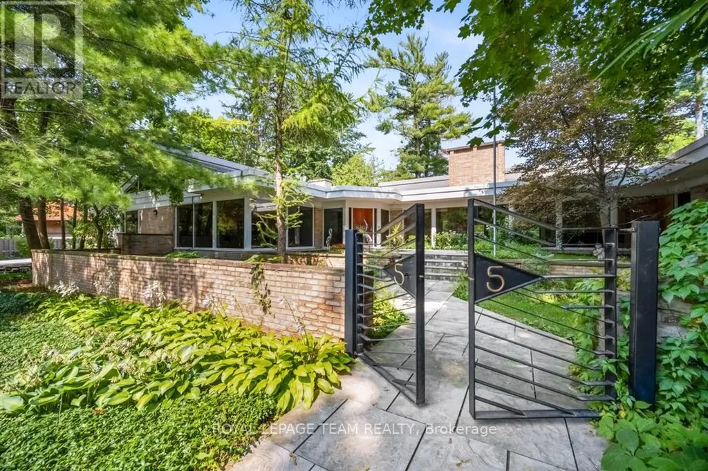 55 Willingdon Road Ottawa ON K1M 2J6