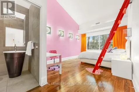 55 Willingdon Road Ottawa ON K1M 2J6