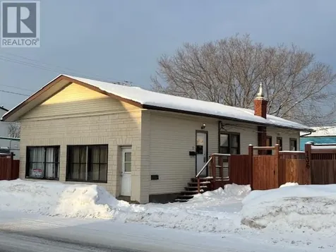 136 Court St S Thunder Bay ON P7B 2X4