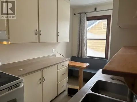 136 Court St S Thunder Bay ON P7B 2X4