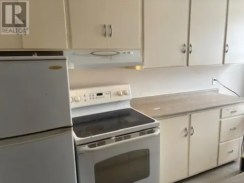 136 Court St S Thunder Bay ON P7B 2X4