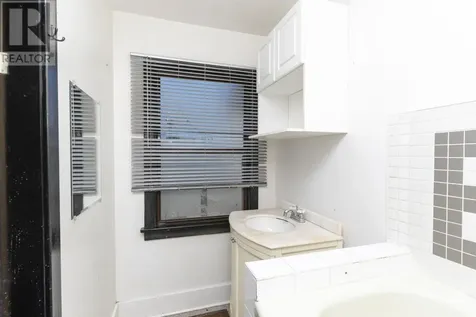136 Court St S Thunder Bay ON P7B 2X4