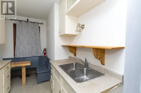 136 Court St S Thunder Bay ON P7B 2X4