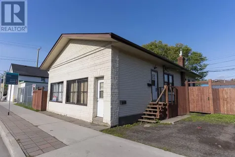 136 Court St S Thunder Bay ON P7B 2X4