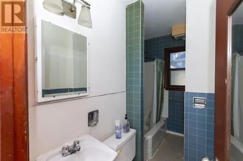136 Court St S Thunder Bay ON P7B 2X4